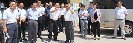 全國政協(xié)常委、經(jīng)濟(jì)委員會(huì)副主任陳錫文同志及省市領(lǐng)導(dǎo)前往吉林德翔物流有限公司參觀調(diào)研
